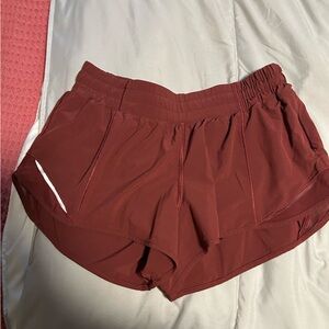 Lululemon hotty hot short 2.5” medium/low rise size 8